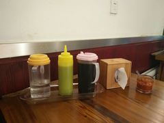 -丽虹云南过桥米线(兴工街店)