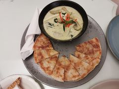 绿咖喱鸡肉配饼-Fern Forest Cafe