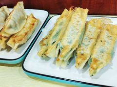 肉三鲜锅贴-春水锅贴·传统鲁菜(大明湖店)