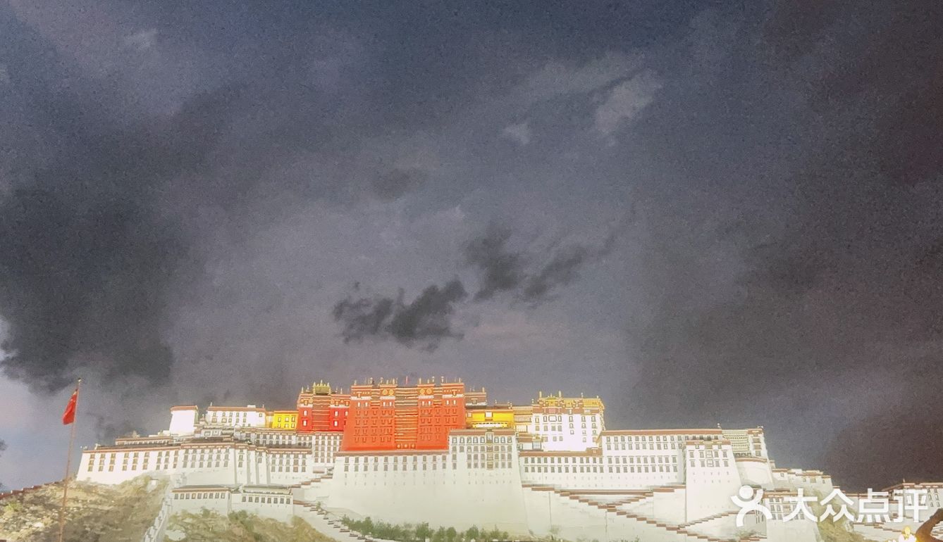 夕阳的布达拉宫和我共进晚餐