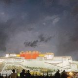 夕阳的布达拉宫和我共进晚餐