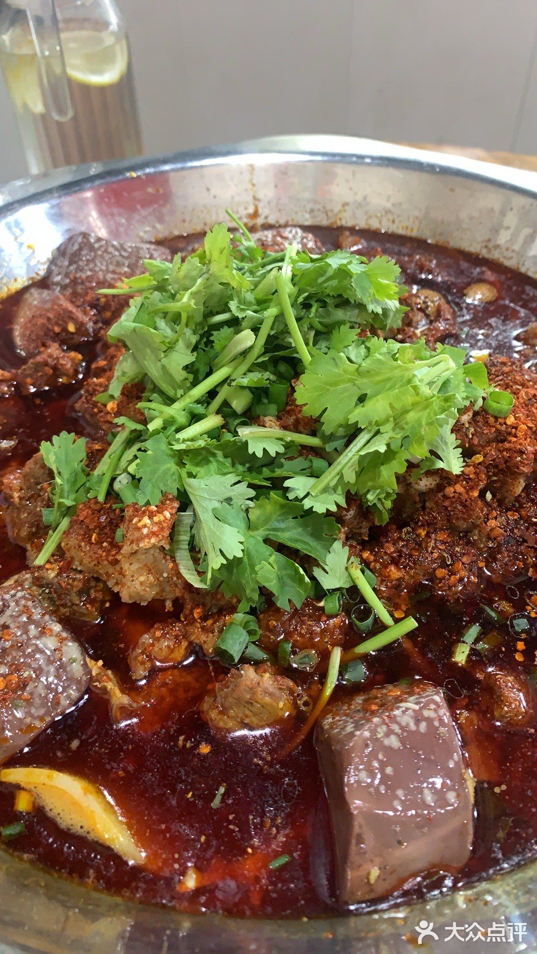 大火烧制,麻辣香气四溢
