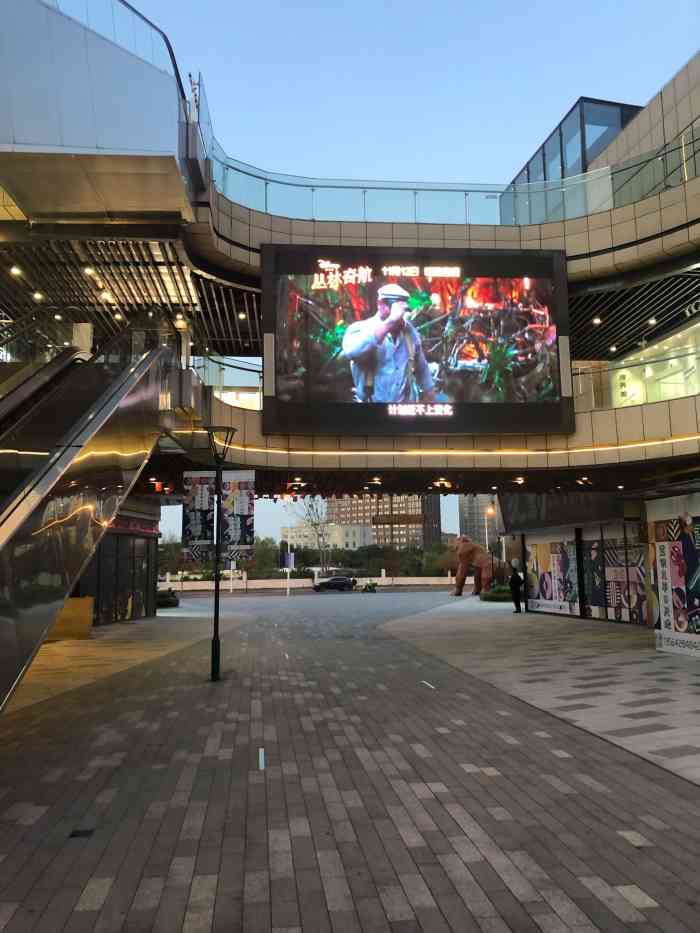 旭辉九亭u天地-"商场位于地铁九号线九亭站,位置还挺绕的,.