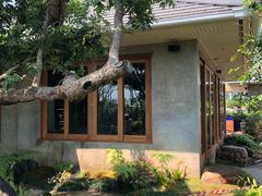 -Chom Cafe and Restaurant