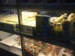 面包甜点陈列柜-凯司令西点房(虹桥路站店)
