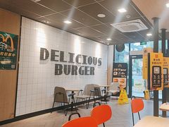 -麦当劳(轻轨曹杨路店)