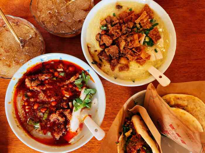 九九豆腐脑(乐山总店)-"来乐山慕名而来,正好公交车路过附近,通过.