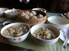 蟹粉小笼和虾仁馄饨-王興記(中山路店)