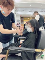 -镁连社·美联社