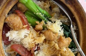 Lap Cheong Mushroom Chicken Claypot Rice