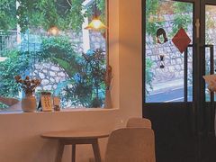 -彳亍咖啡·这里(水湾路店)
