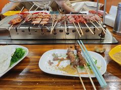 -哈尔滨小酒馆·鲜肉现穿自助烧烤(康新花园店)