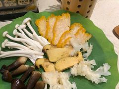-钢管厂五区小郡肝串串香火锅(梅川路店)
