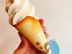 特浓牛乳王脆筒-喜茶(东莞汇一城店)