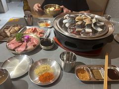 -围炉肉舍•炭烤活鳗•丹东海鲜烤肉(步行街店)