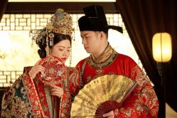 -雪中彩影婚纱摄影·微光艺术中心