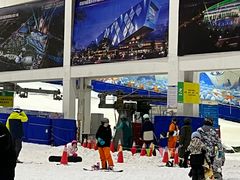 -乔波室内滑雪场