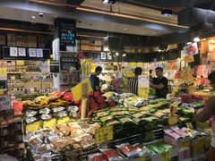 -曼谷四叶草彩妆&纪念品  (chitlom)