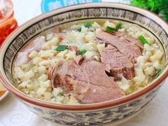羊肉泡馍-金卯白肉罩火烧