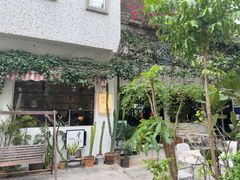 -彳亍咖啡·这里(水湾路店)