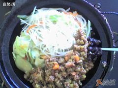 酸豆角肉末饭-园园锅巴米饭(高新四路店)