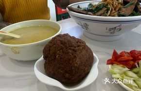 Handmade Lion's Head Noodles