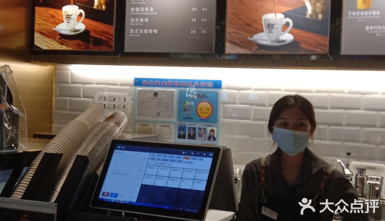 买了菠萝包，就想喝咖啡，这样搭配起来吃，感觉我喜欢