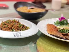 -香巴拉云南餐厅(华莱坞店)