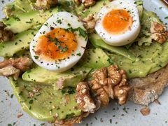 牛油果煮蛋吐司-RAC BAR(安福路店)