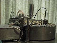 现代化药丸机-陈李济中药博物馆