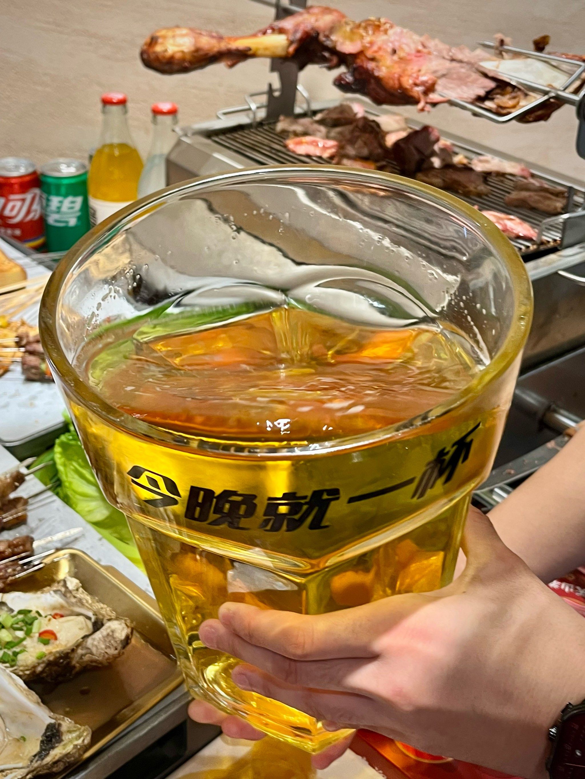 是朋友,就要这么大口喝酒大口吃肉!