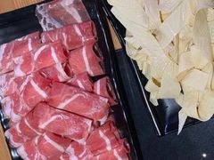 -果松木炭酸菜铜火锅·外婆参鸡汤