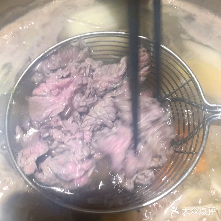 牛年吃狠牛，牛气冲天。