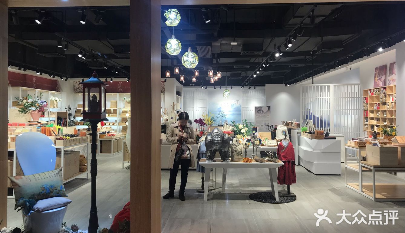 我也没怎么留意店名逛着逛着就走进去看看了