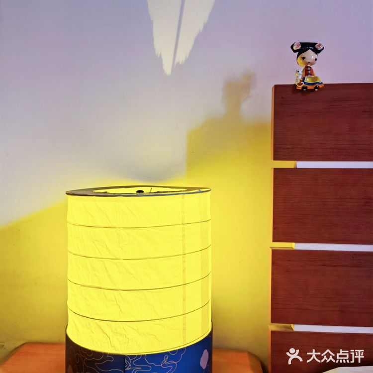 丹桂飘香月满溢，中秋佳节人团圆