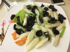 香芹山药炒黑木耳-顺悦酒家(嘉信城市广场店)