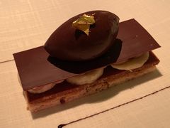 香蕉巧克力拌榛子杏仁脆餅配可可雪芭-Caprice(香港四季酒店)