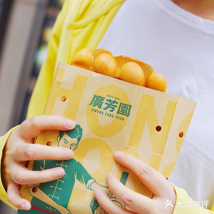 鸡蛋仔大概是最平价的街边甜品小吃，外脆里嫩的甜香！