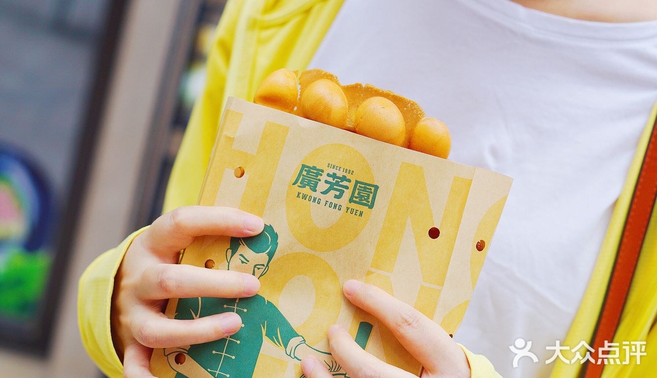 鸡蛋仔大概是最平价的街边甜品小吃，外脆里嫩的甜香！