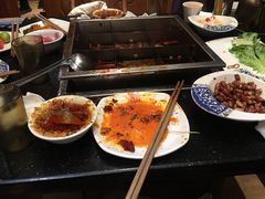 -百年川椒重庆老火锅(光谷店)