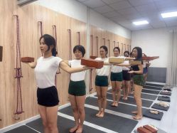-OM瑜伽教练培训学院