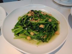 鹰嘴豆蒜香炒菠菜-洛缦音乐餐厅(工业展览馆万象城店)
