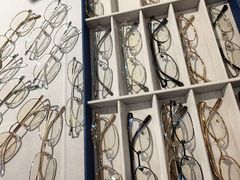 -三叶眼镜城批发市场(上海火车站店)