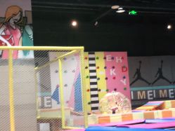 -萌兔星空蹦床撸兔馆