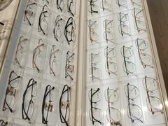 -西南眼镜·蔡司·依视路战略合作店(南街店)