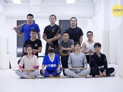 -菠萝格斗巴西柔术训练馆