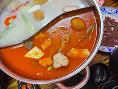 【牛八宝的灵魂】酸辣牛肉鸳鸯锅-喜半仙·牛八宝·两江米粉酒(普陀路店)