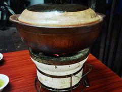 炭炉果鸡煲-威邵鸡煲(西华路总店)