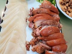 木盒熏肘-龙香居海鲜浑锅家常菜·特色驴肉