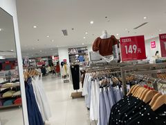 -优衣库(重庆星光时代广场店)